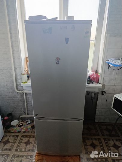 Продам холодильник