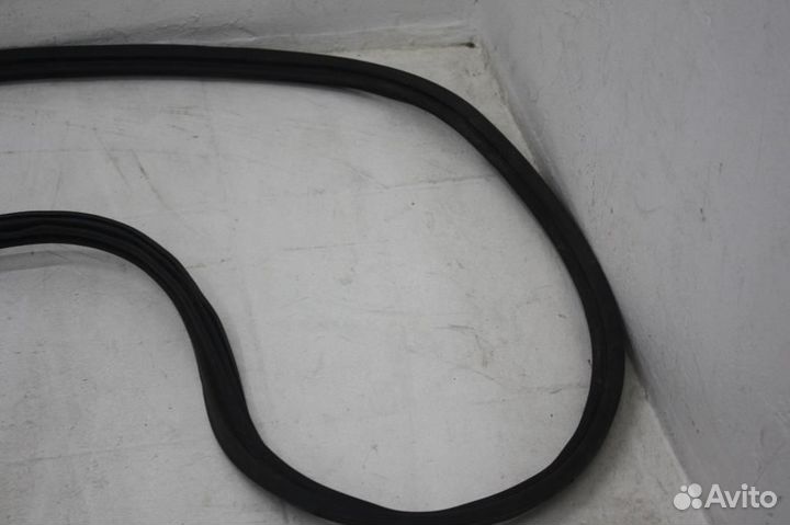 Уплотнитель багажника Nissan Tiida C11