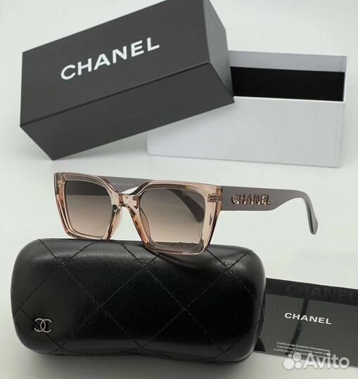 Солнцезащитные очки Chanel