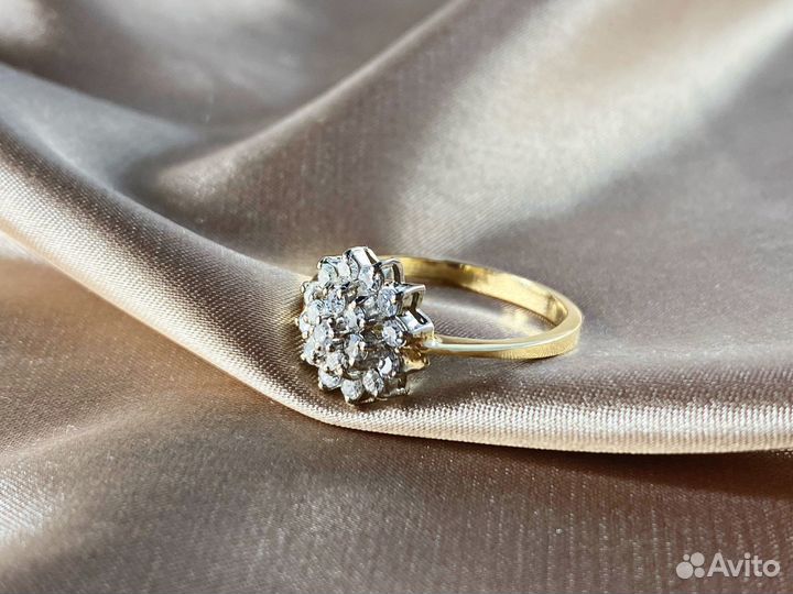 Золотое кольцо с природными бриллиантами