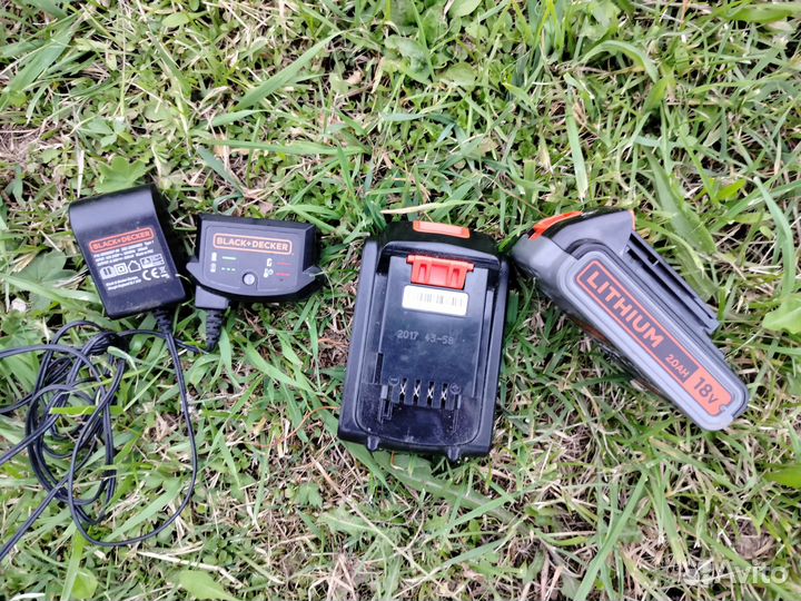 Аккумуляторный триммер Black Decker ST1823