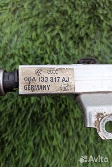 Топливная рампа с форсунками Bora Jetta Golf