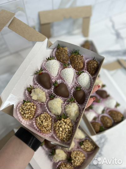 Подарочный набор из клубники в шоколаде