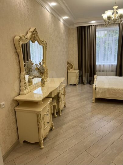 3-к. квартира, 140 м², 1/2 эт.