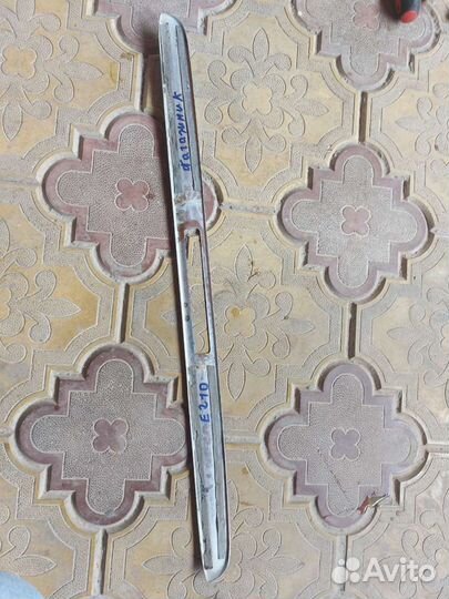 Накладка крышки багажника на Mercedes W210