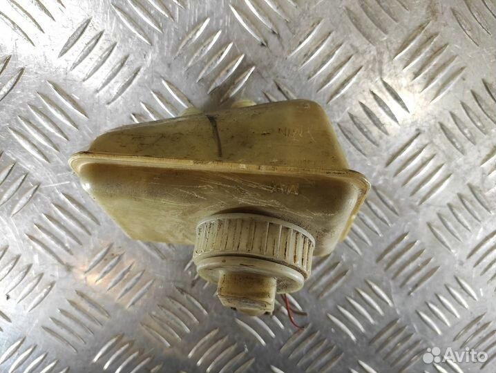 Бачок главного тормозного цилиндра Opel Vectra B