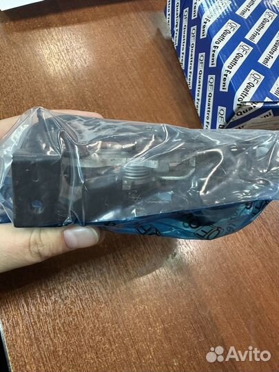 Замок капота