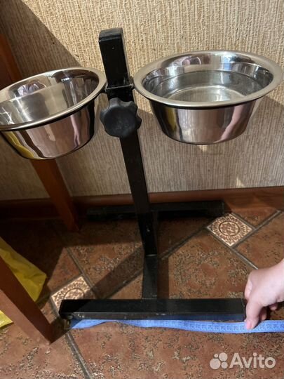 Стойка с мисками для собак