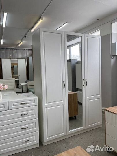 Шкаф белый с зеркалом мдф