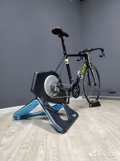 Велотренажер Tacx Neo 2T