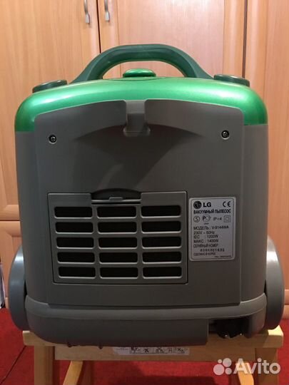 Моющий пылесос LG V-9144WA Hippo