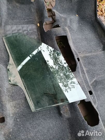 Переднее левое стекло Skoda Fabia 2