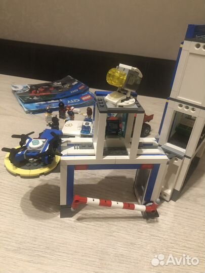 Lego city Полицейский участок 60246