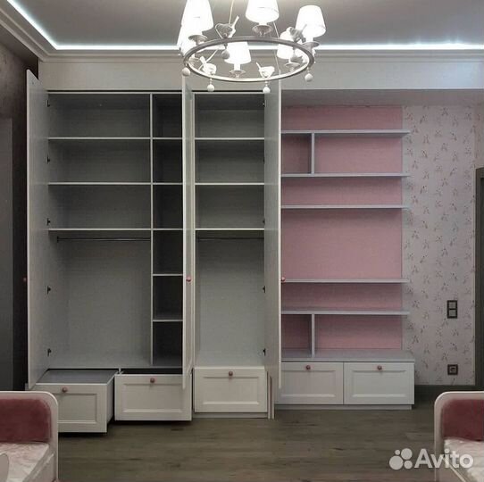 Зеркальный шкаф