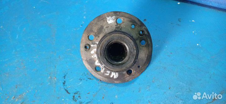 Передняя ступица Mercedes-Benz W124 седан M111E22