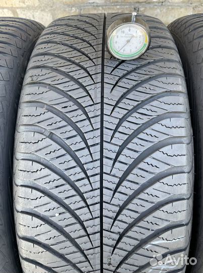 Goodyear Vector 4Seasons Gen-2 215/55 R17