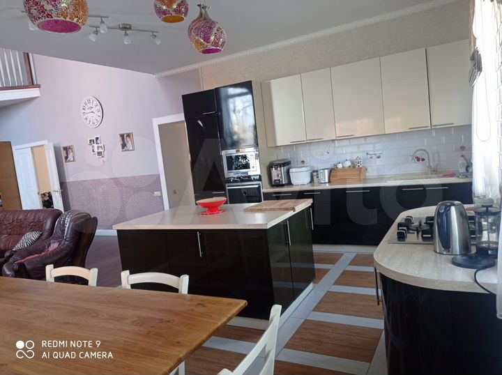 Дом 560,9 м² на участке 30 сот.