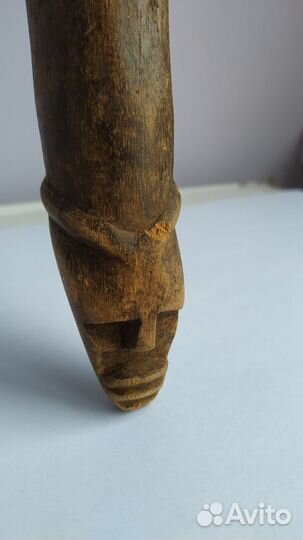 Африканская маска Тома на церемониальном предмете