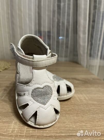 Сандали для девочки белые
