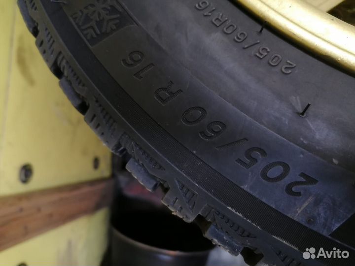 Michelin X-Ice North 4 205/60 R16