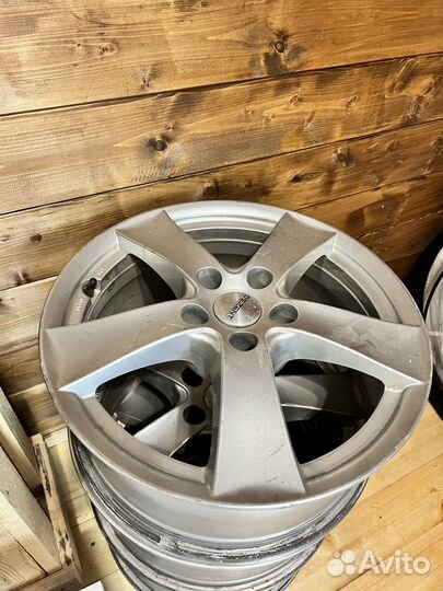 Литые диски r17 5x114.3 dezent