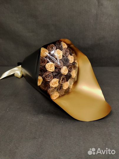 Букет - 37 Роз из Трёх Видов Шоколада