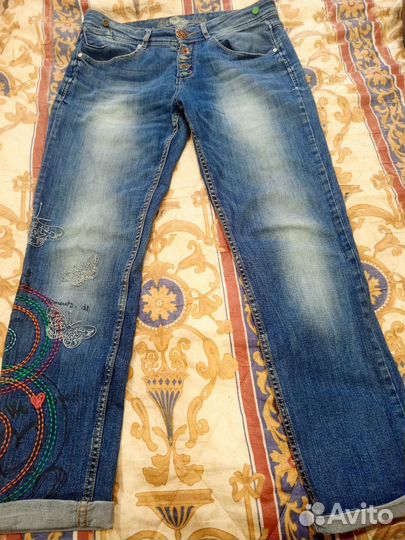 Джинсы женские