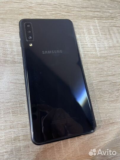 Samsung Galaxy A7 (2018), 4/64 ГБ