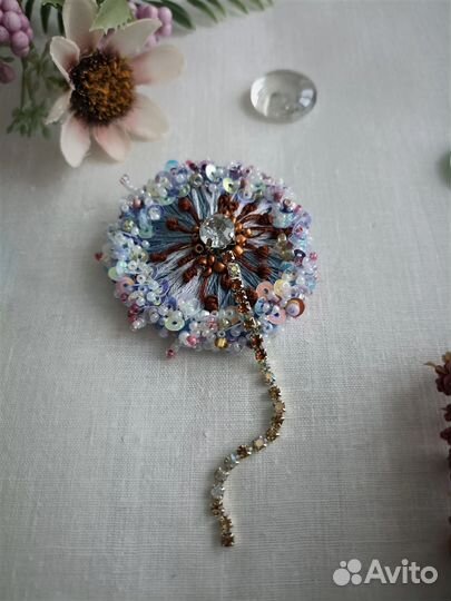 Брошь ручной работы вышивка Одуванчик