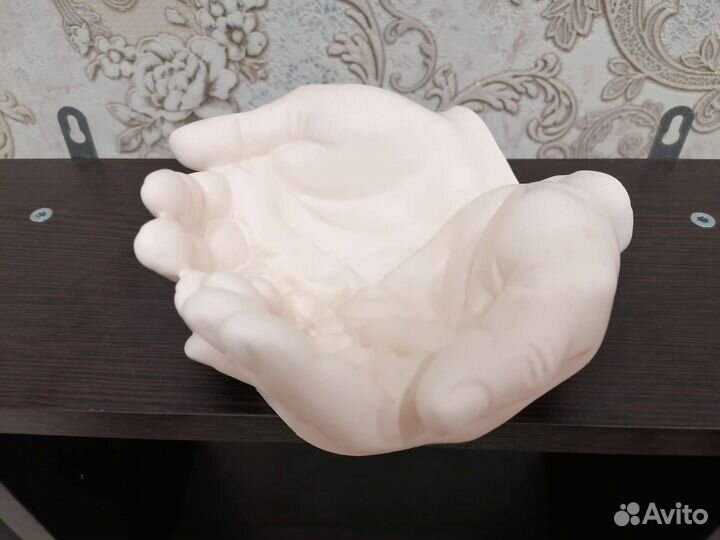 Декоративная современная статуэтка-органайзер