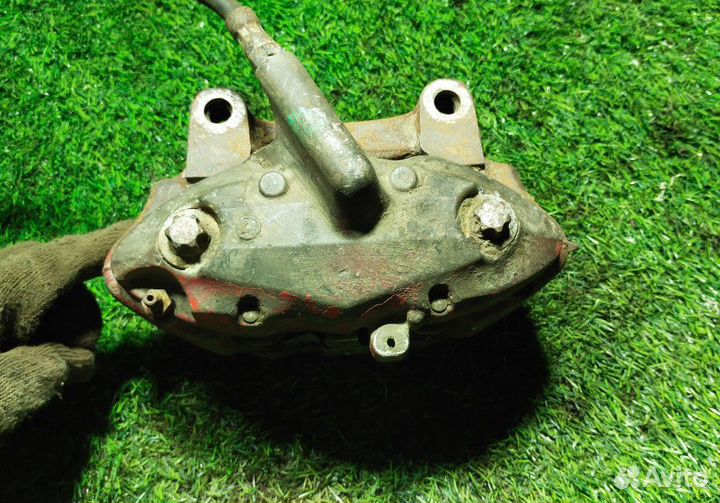 Суппорт передний левый Mercedes-Benz C-Class W203