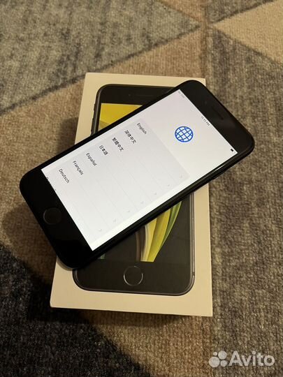 Телефон iPhone se 2020