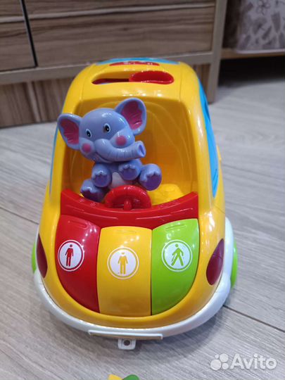 Детская развивающая игрушка Машинка-сортер Автошка