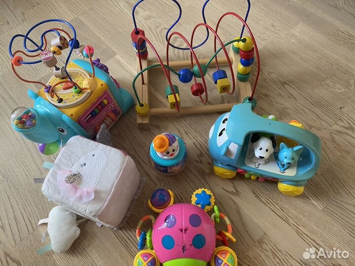 Развивающие игрушки для малышей пакетом
