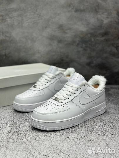 Кроссовки nike AIR force 1 белые с мехом