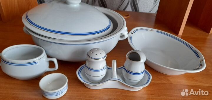 Набор фарфоровой посуды, пр-во Корея