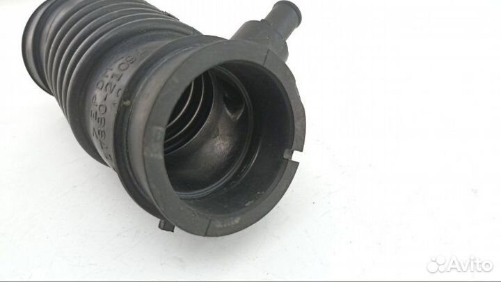 Патрубок воздушн.фильтра Toyota Ractis NCP105 1NZ