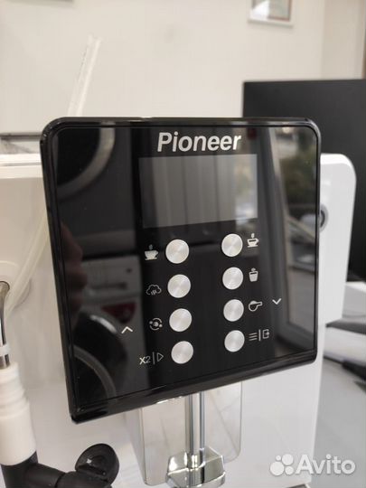 Кофемашина Pioneer белоснежная