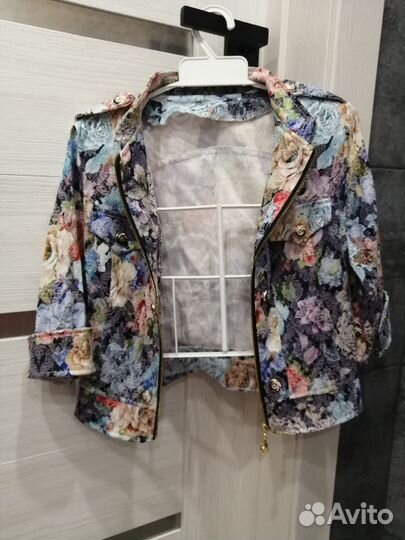 Костюм с юбкой