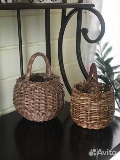 Корзина плетеная из бумажной лозы
