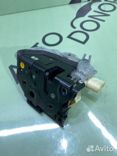 Замок боковой двери передний левый Audi Q7 4L 3.0D