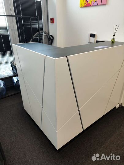 Стойка ресепшн с подсветкой