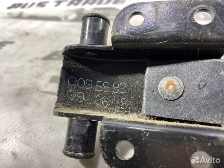 Ограничитель двери Mercedes-Benz Sprinter W906 2.1