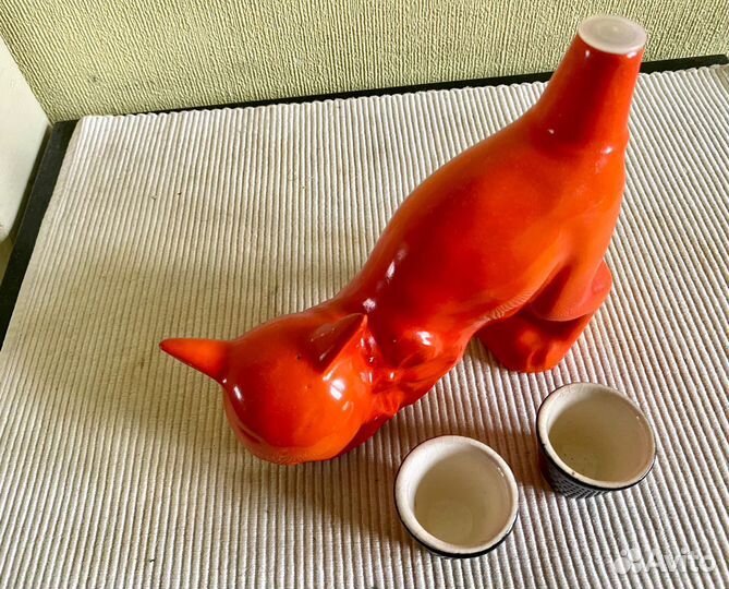 Бутылка в виде кошки ретро