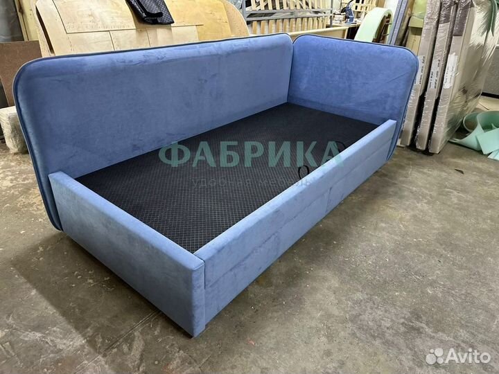 Кровать детская с матрасом