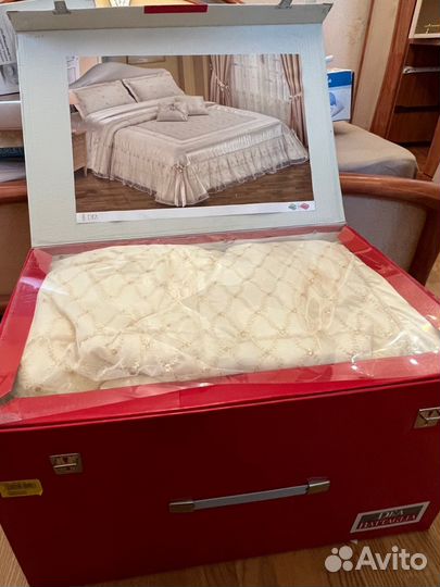 Новое покрывало и постельное белье italia