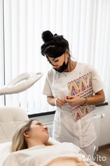 Косметолог чистка лица пилинг