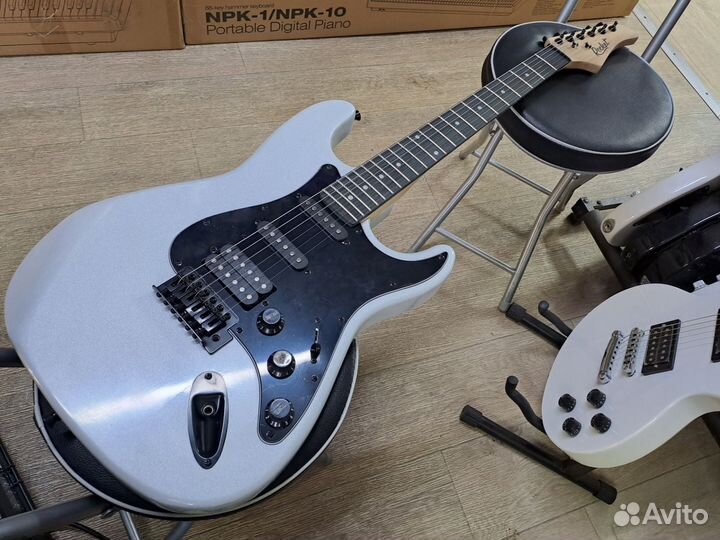 Электрогитара стратокастер белая