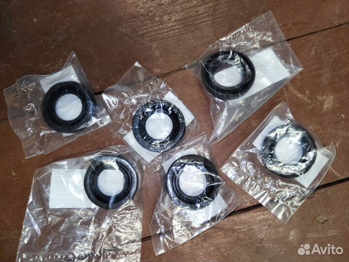 Сальник свечного колодца nissan j32