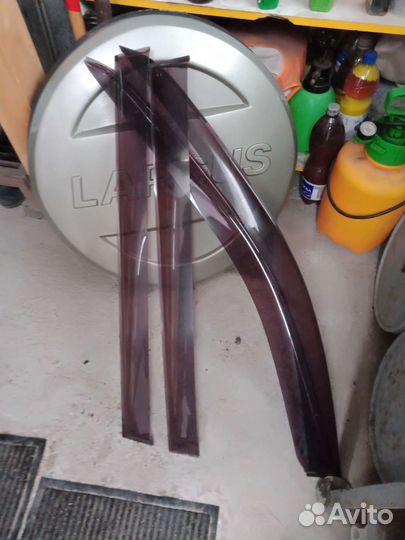 Ветровички на Ларгус